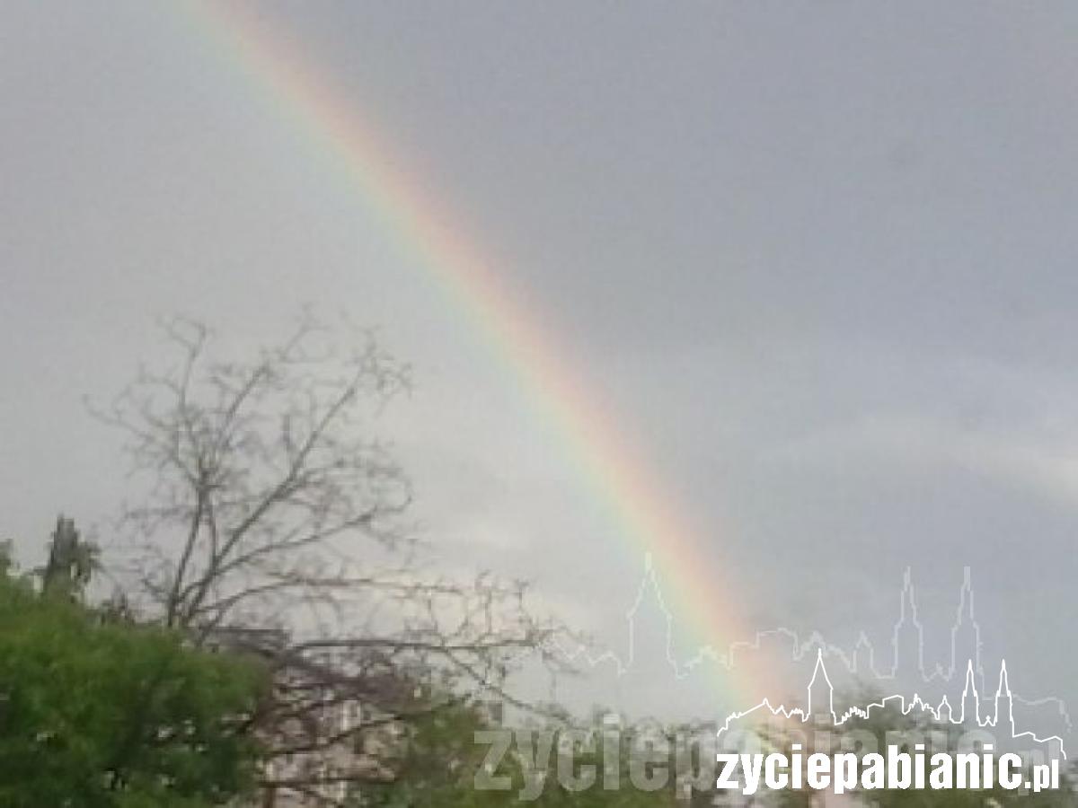 Tęcza nad miastem