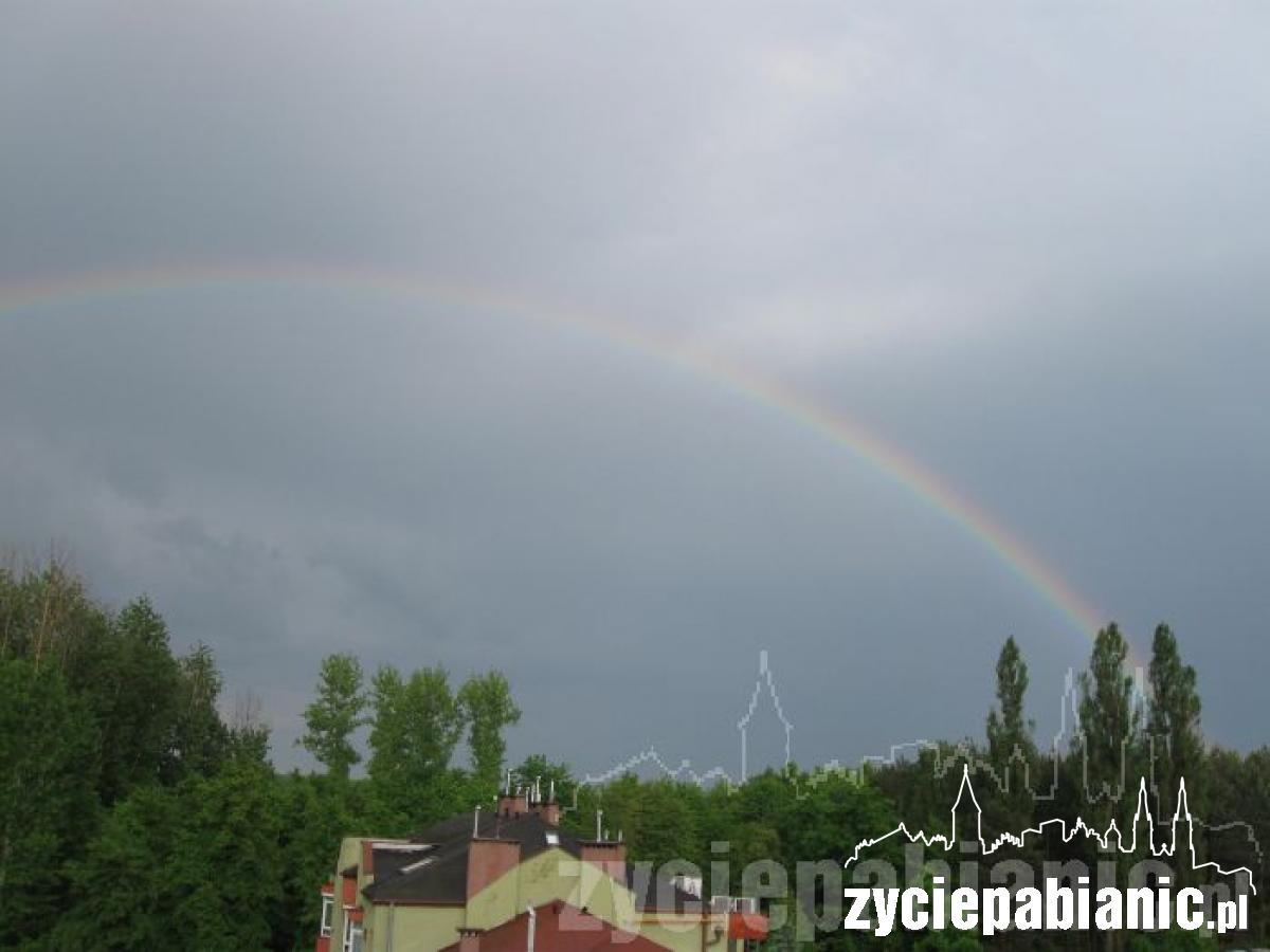 Tęcza nad miastem