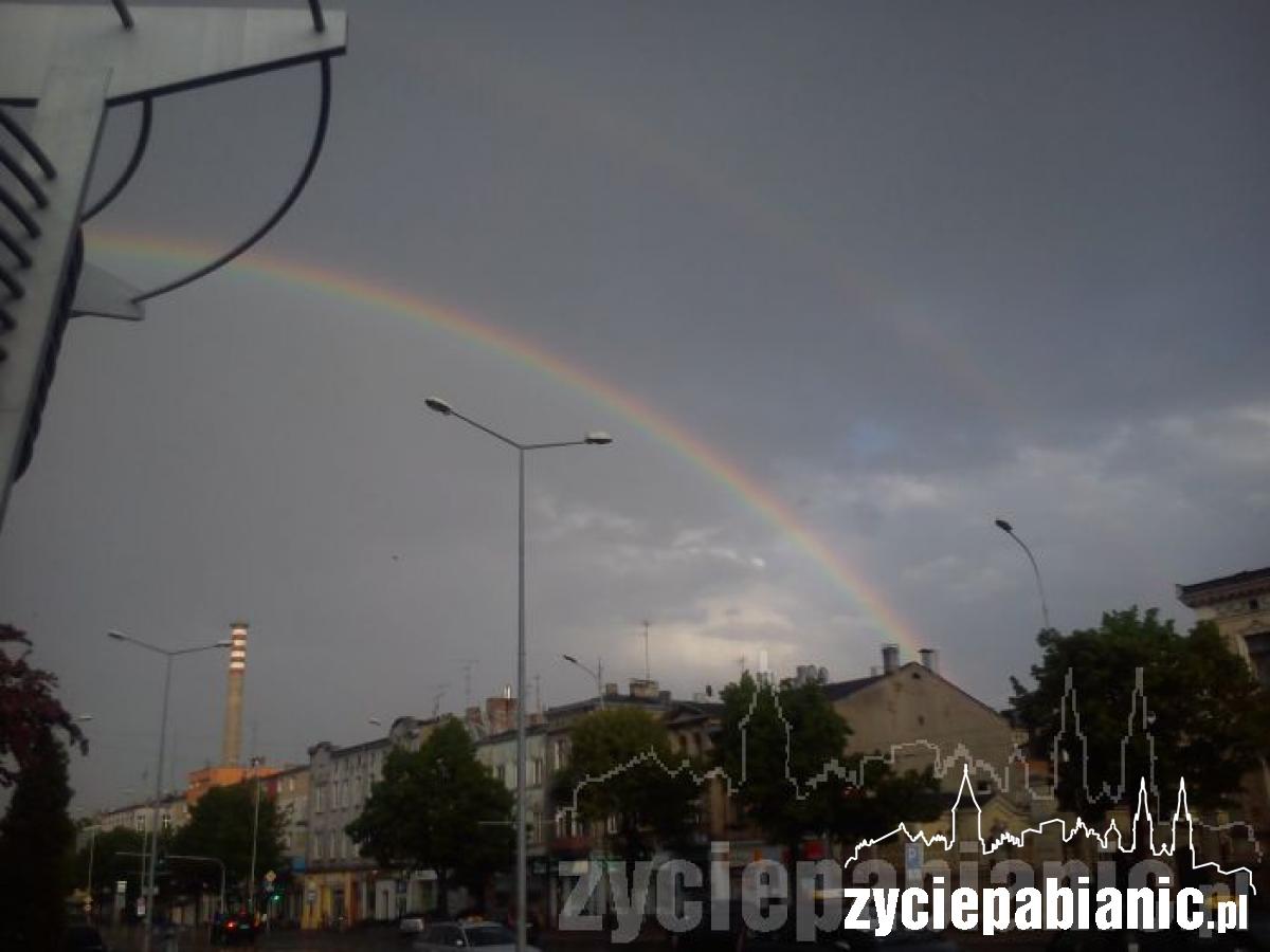 Tęcza nad miastem