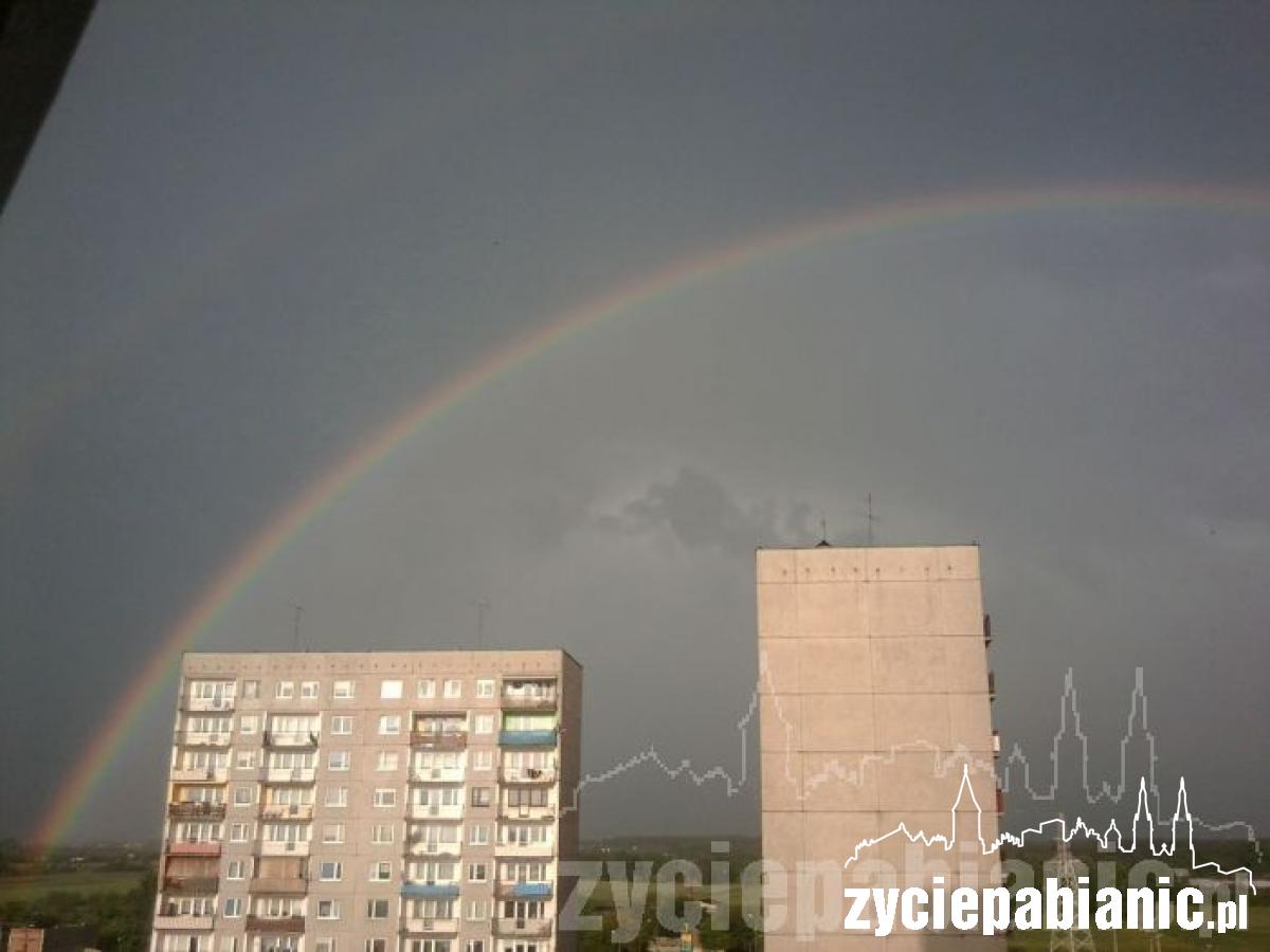 Tęcza nad miastem