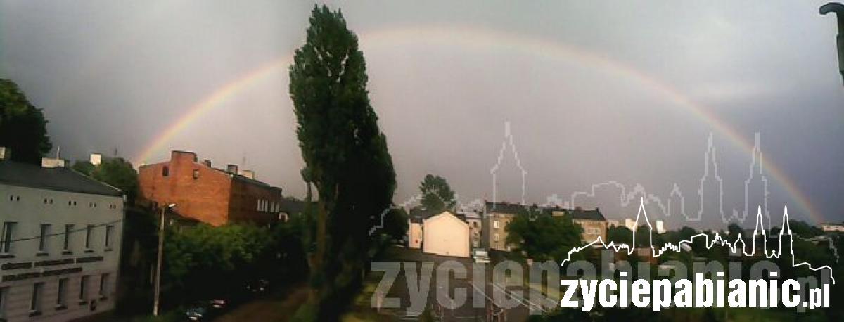 Tęcza nad miastem