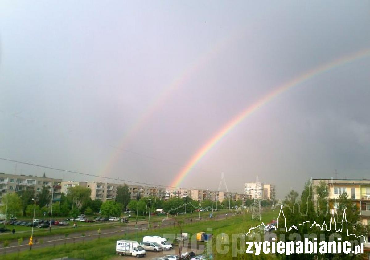 Tęcza nad miastem