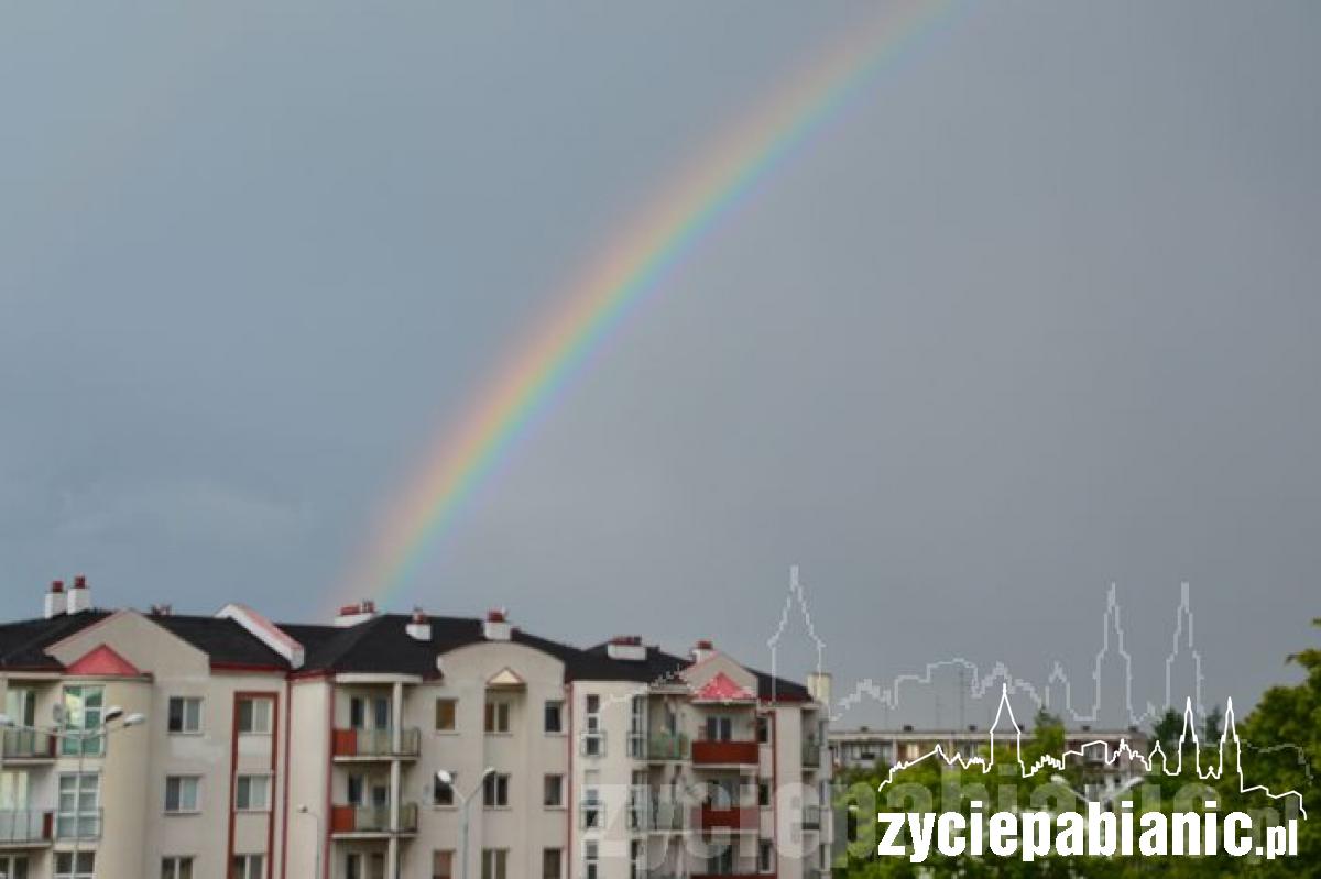 Tęcza nad miastem