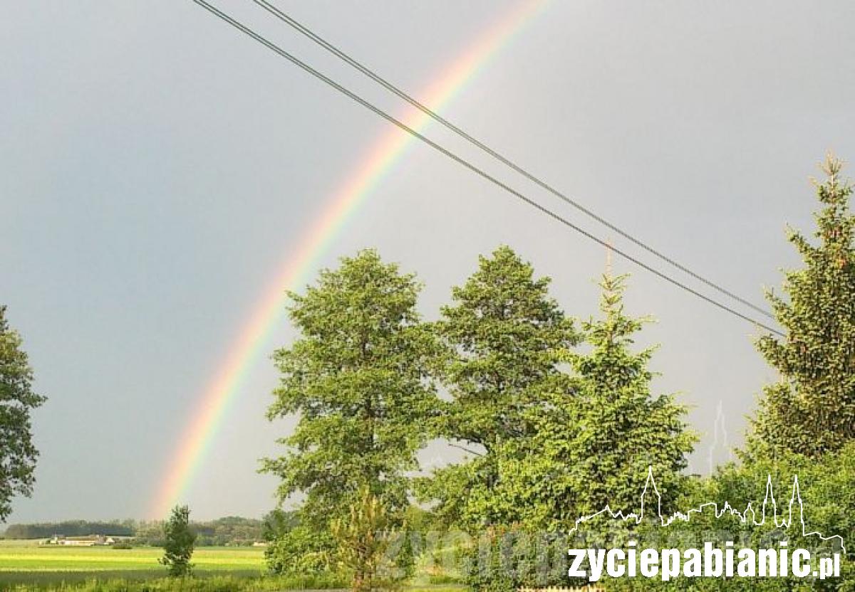 Tęcza nad miastem