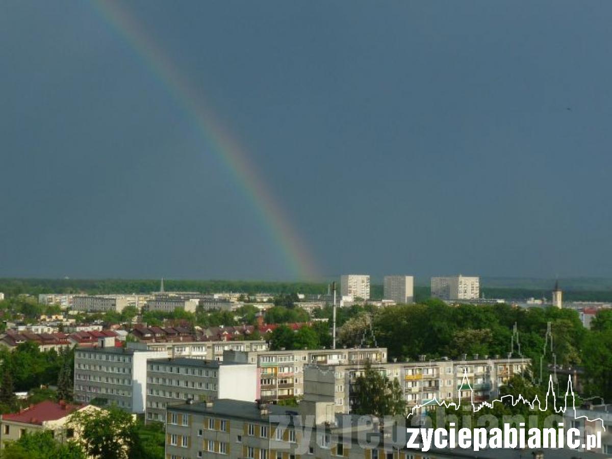 Tęcza nad miastem