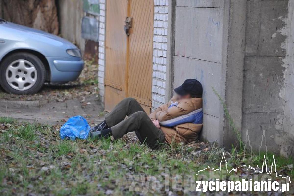 Śpią gdzie popadnie
