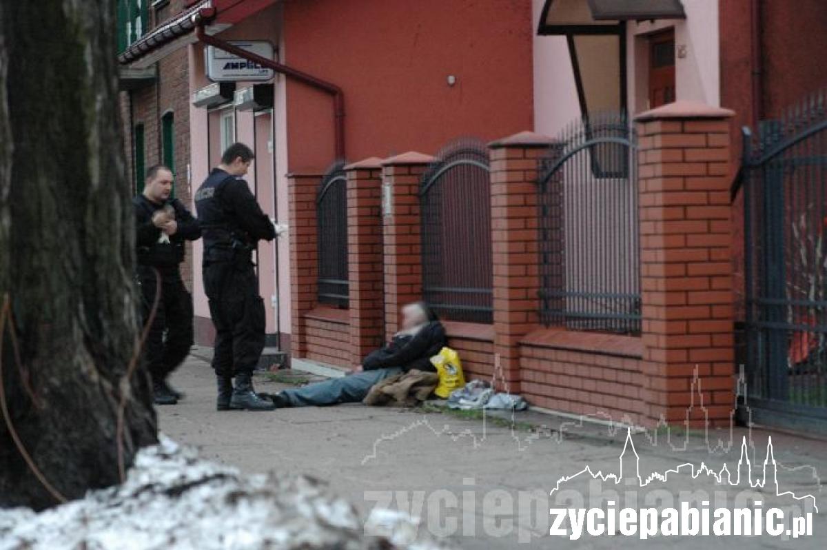 Śpią gdzie popadnie
