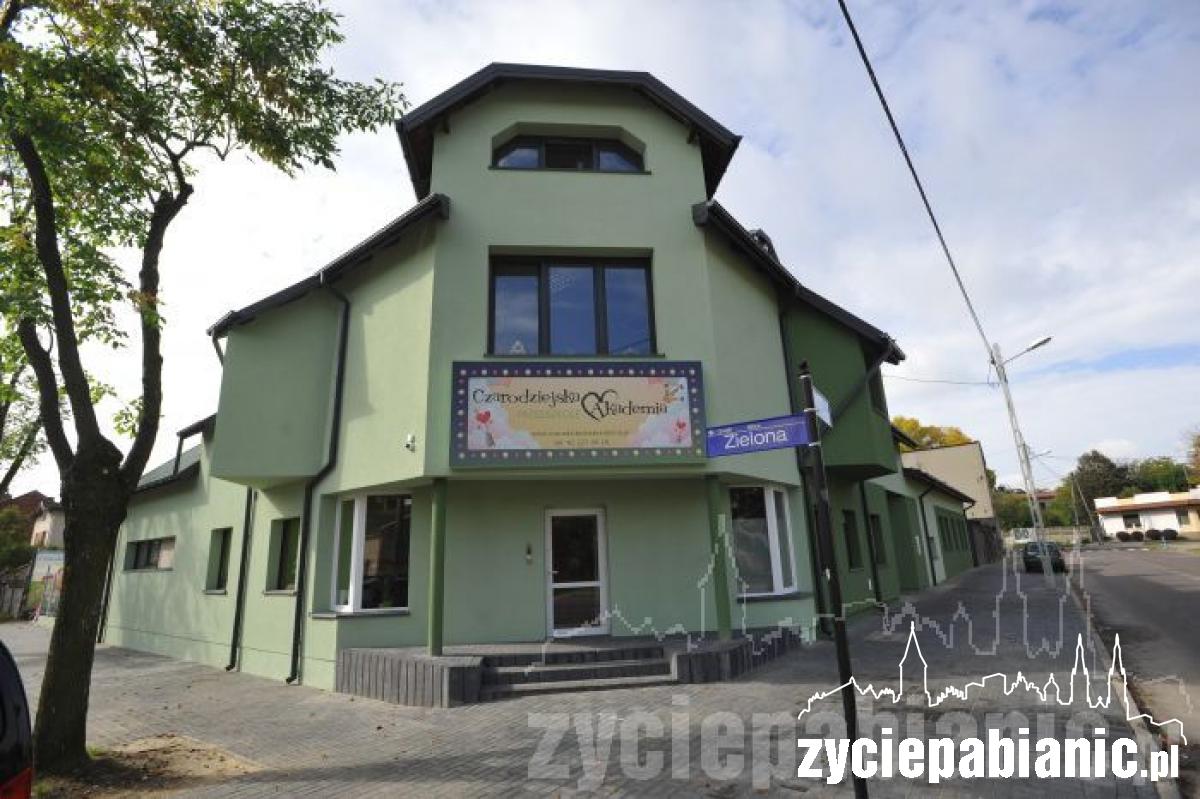 Czarodziejska Akademia w nowym miejscu