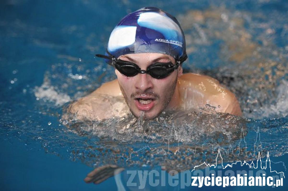 Zacięta walka na basenie