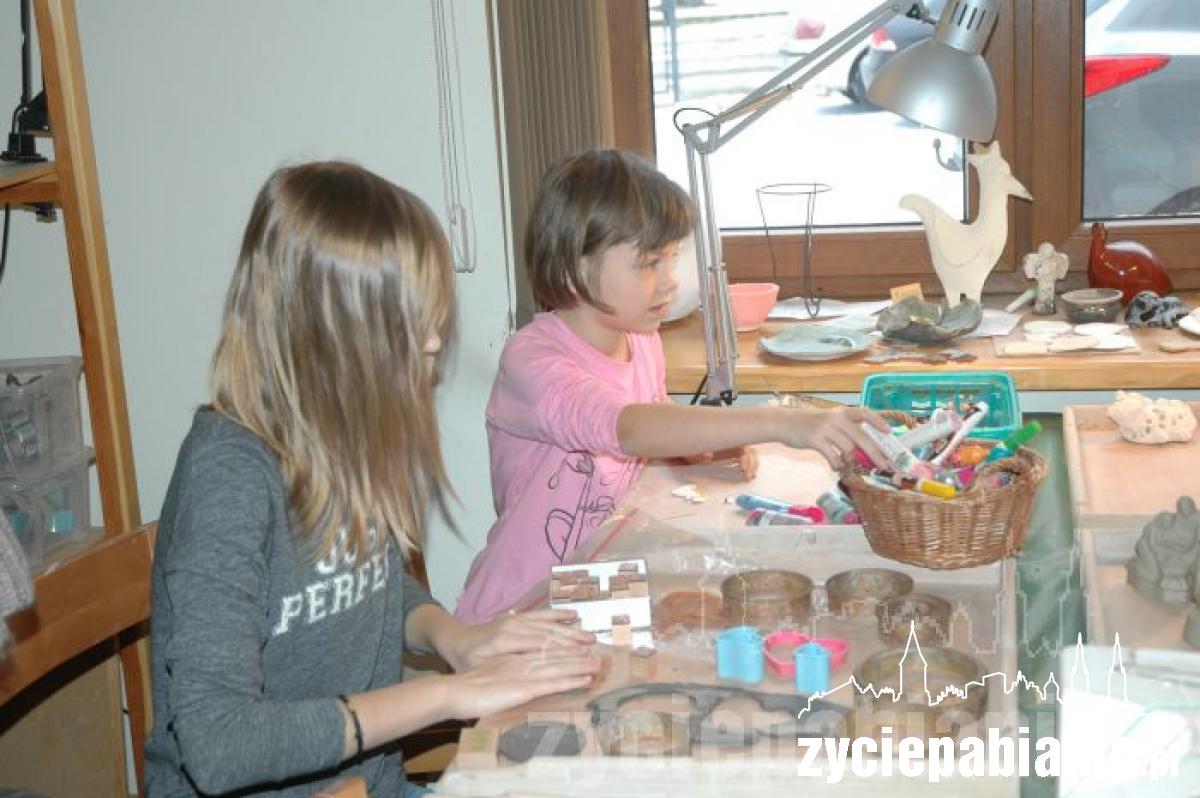 Lepili, kleili, malowali i kupowali