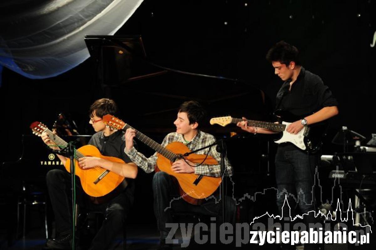 Młodzi muzycy na scenie