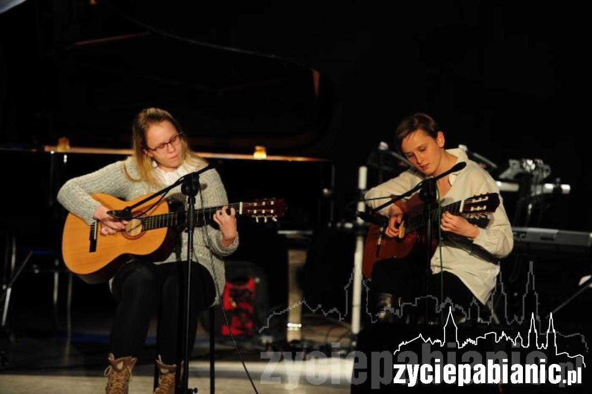 Młodzi muzycy na scenie