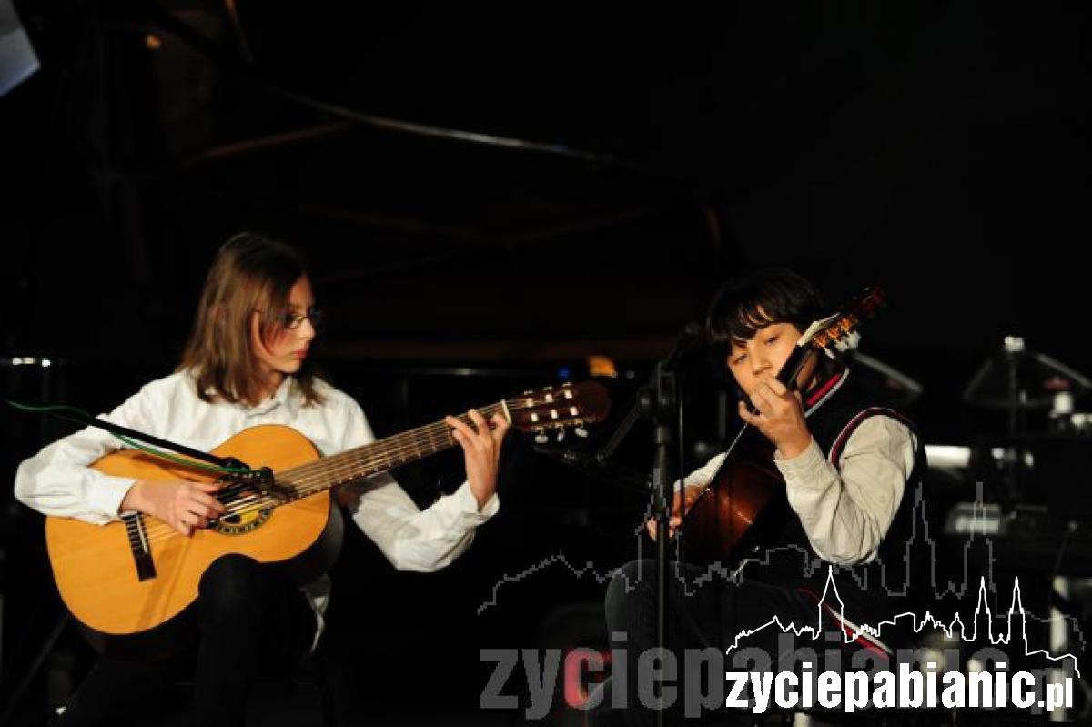 Młodzi muzycy na scenie