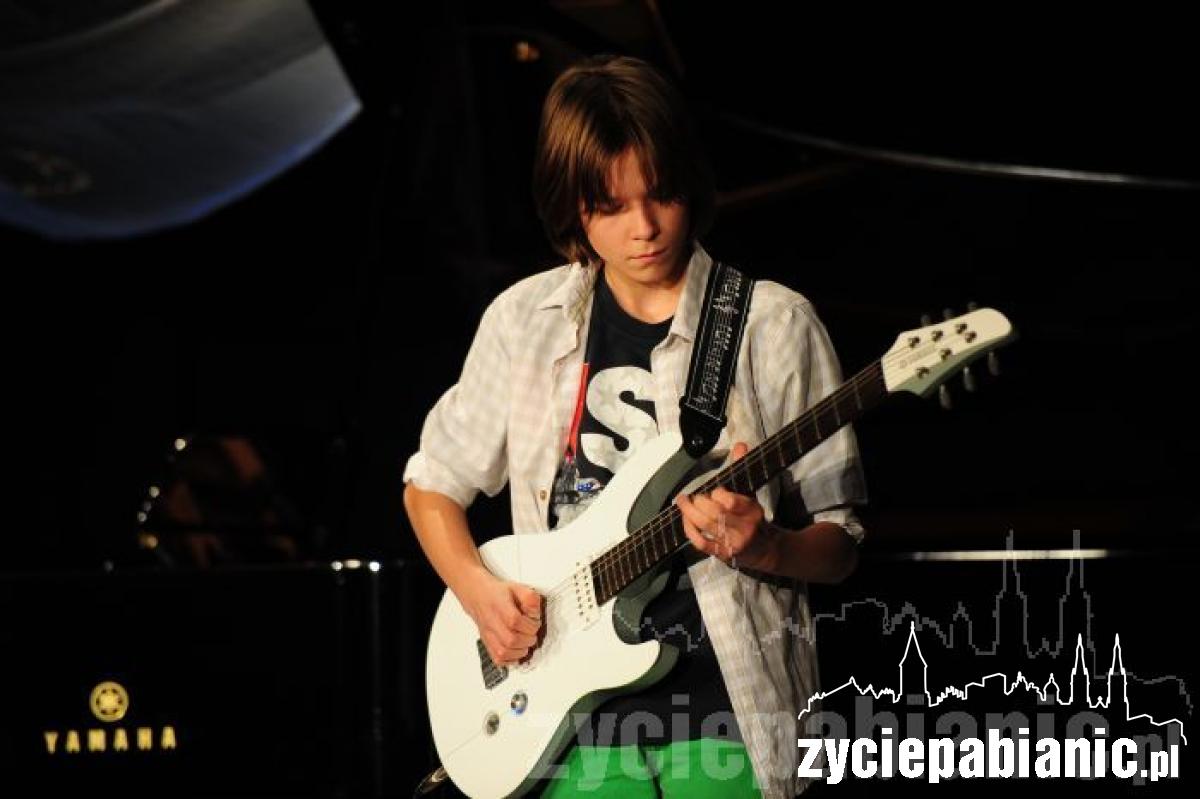 Młodzi muzycy na scenie