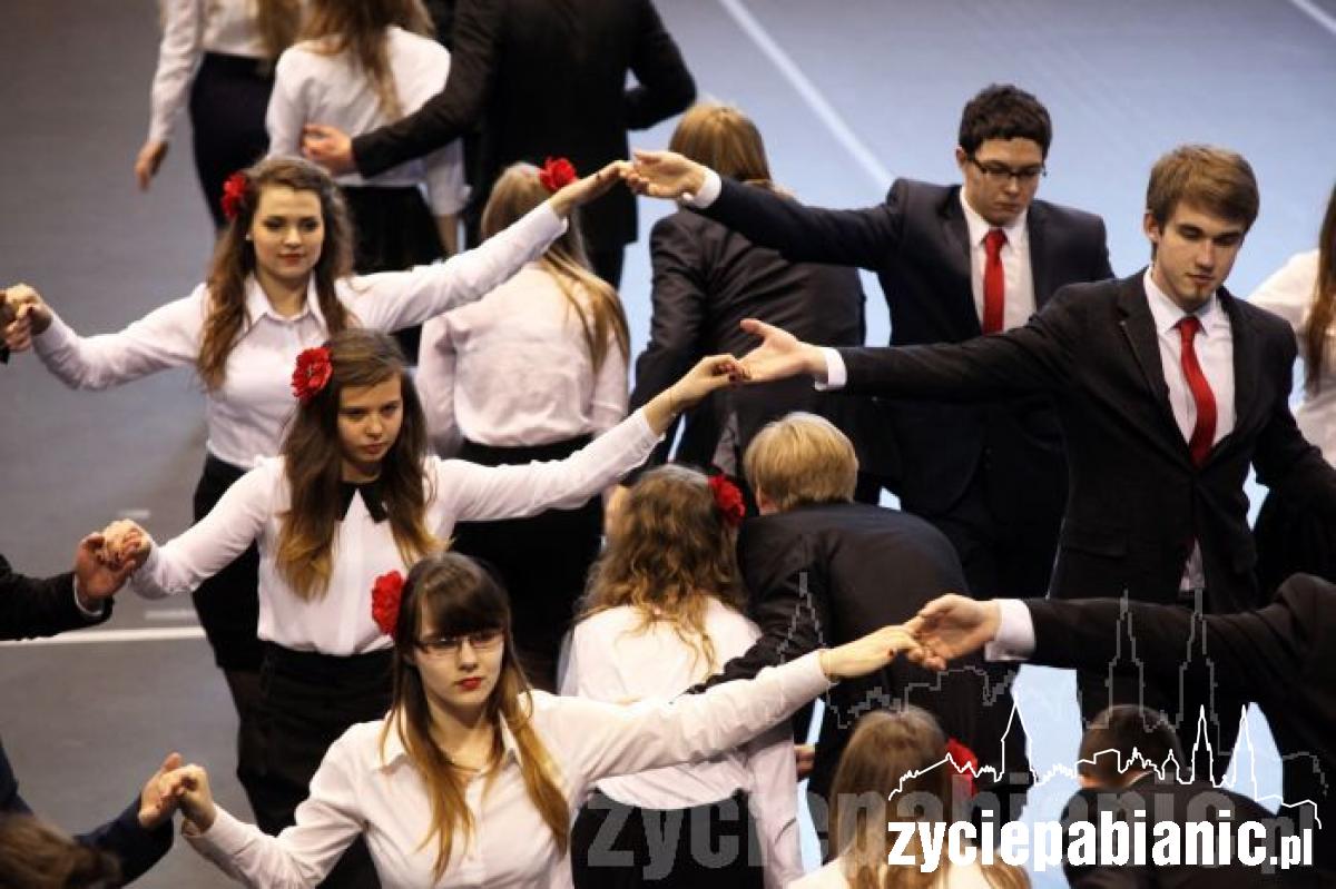 Zatańczyli poloneza