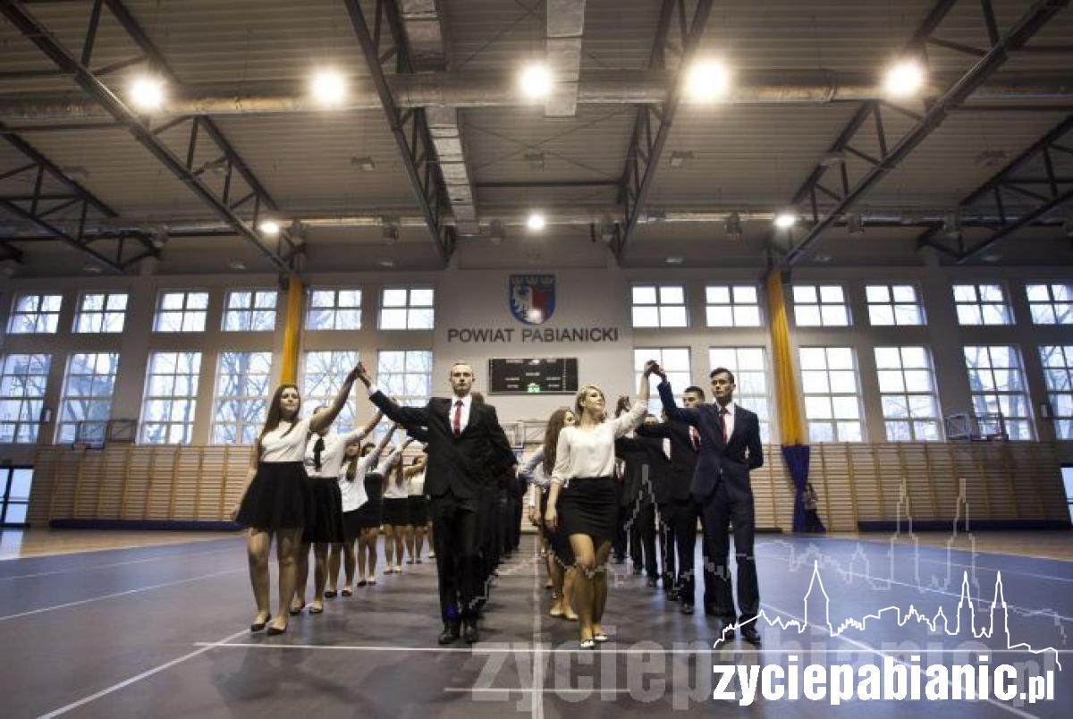 Zatańczyli poloneza