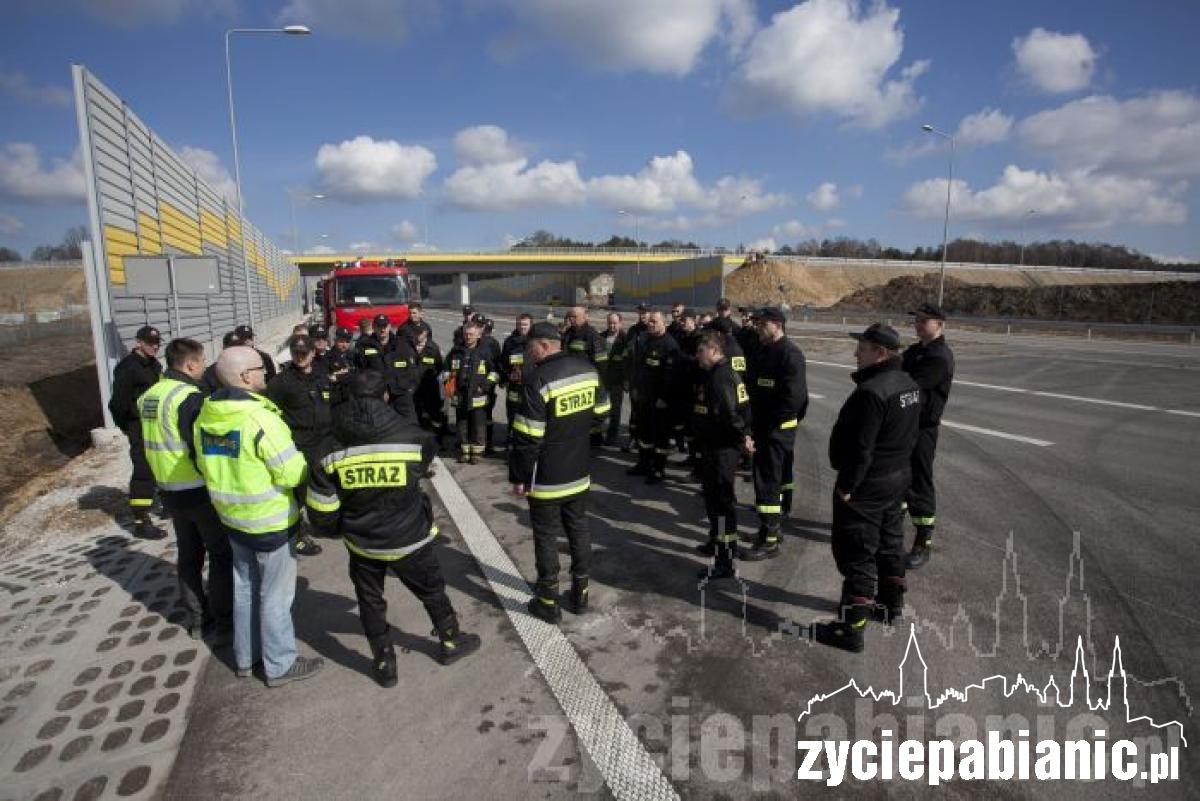 Co robili strażacy na s8?