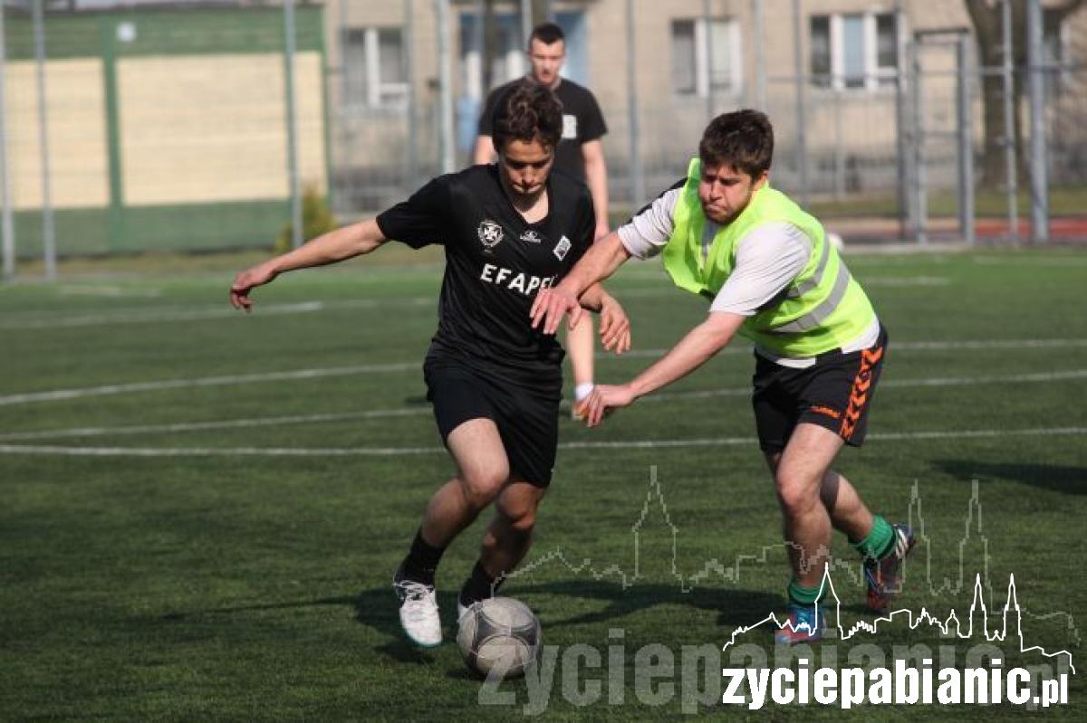 Absolwenci kontra uczniowie