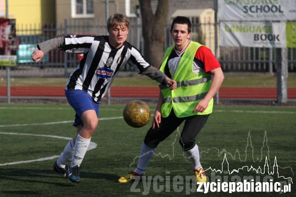 Absolwenci kontra uczniowie