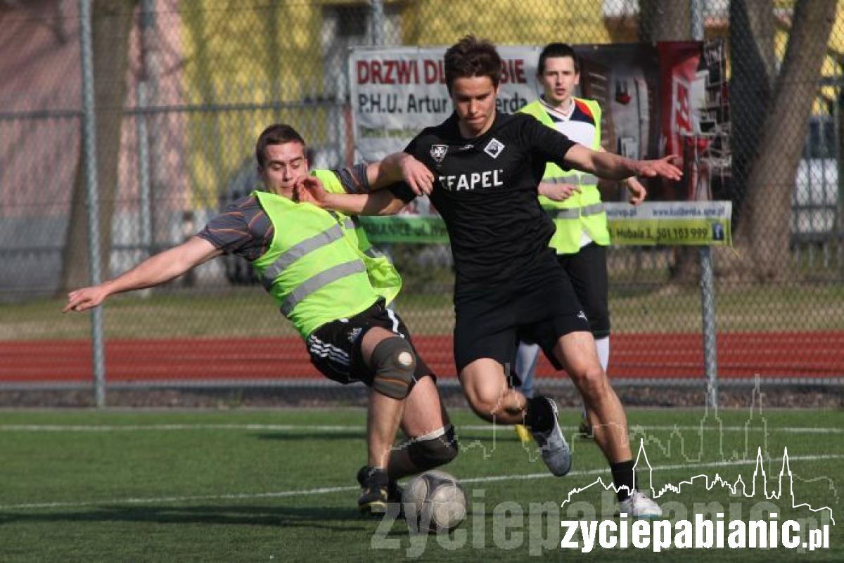 Absolwenci kontra uczniowie