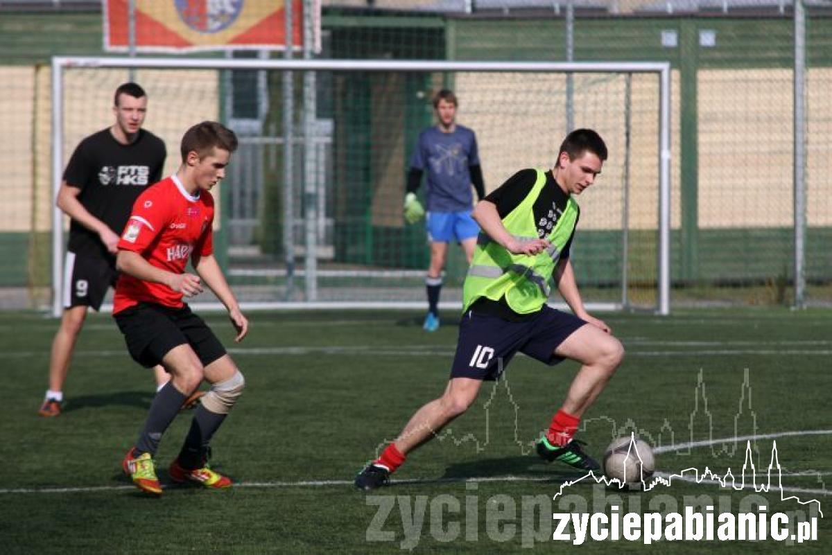 Absolwenci kontra uczniowie