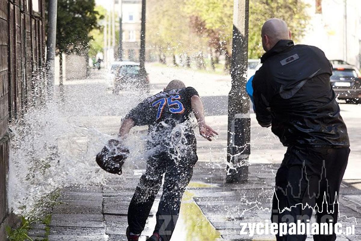 Leją się na ulicach