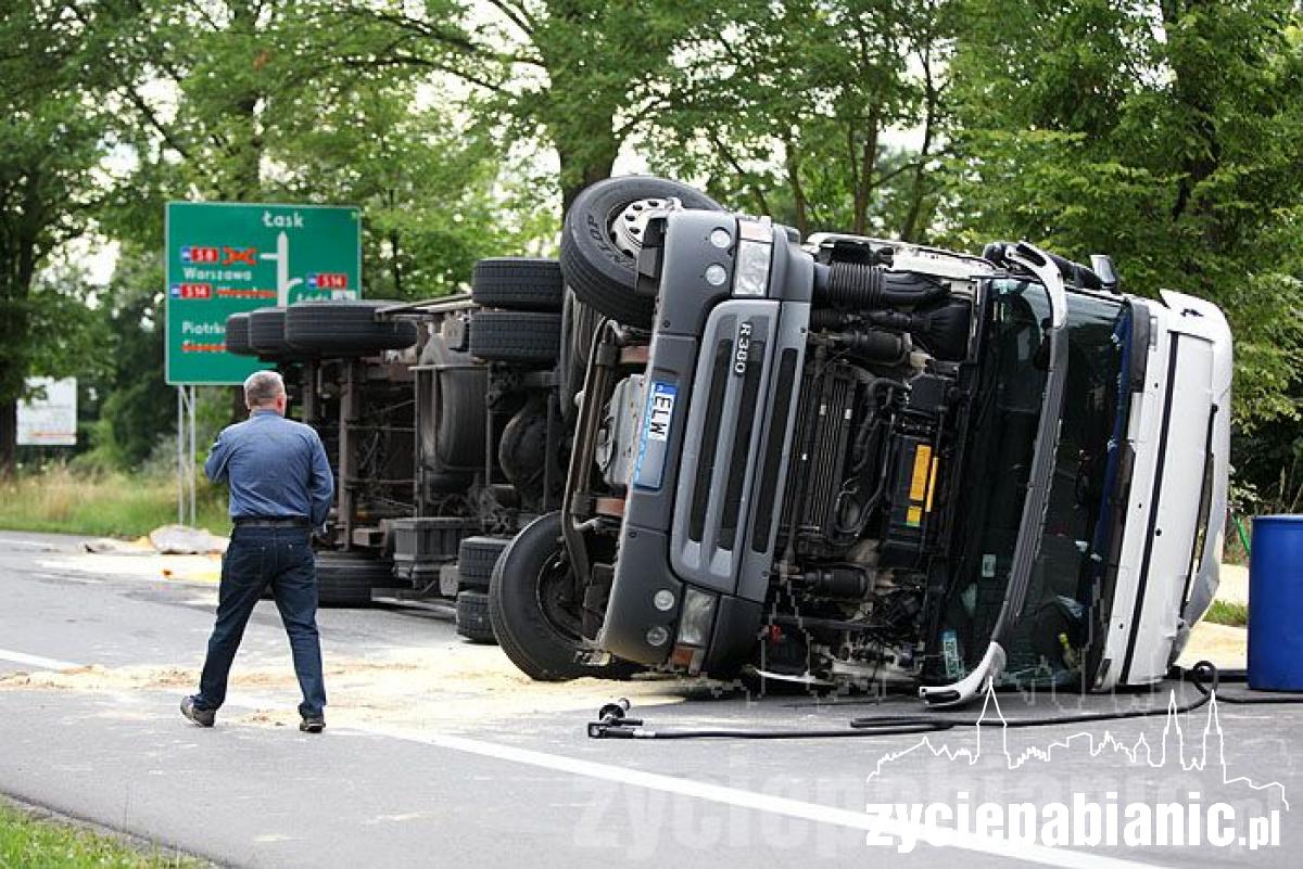 Przewrócił się tir