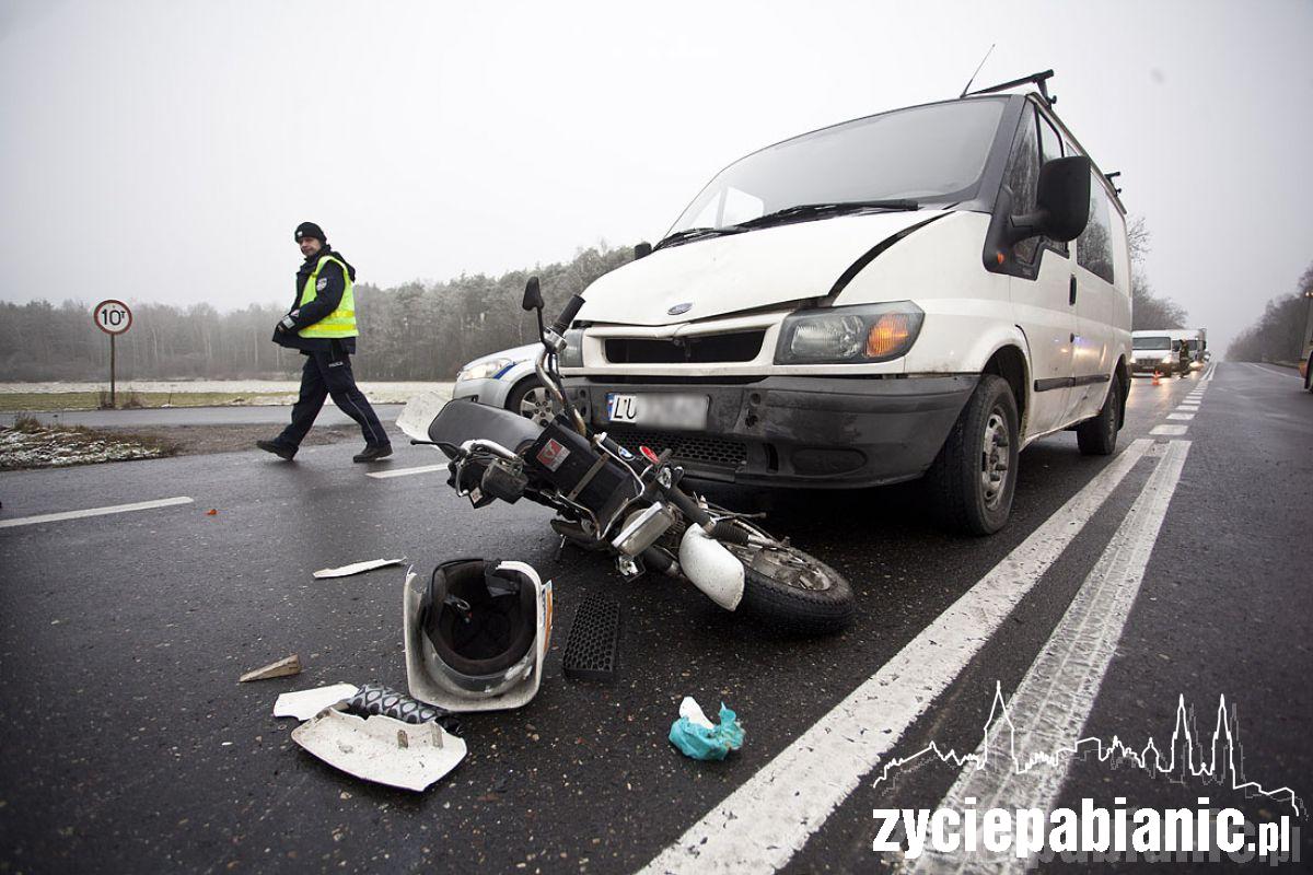 Motorower wjechał w osobówkę