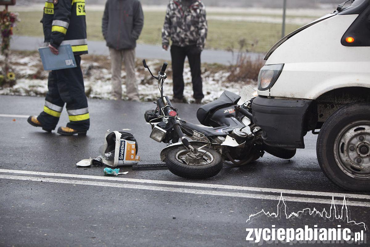 Motorower wjechał w osobówkę