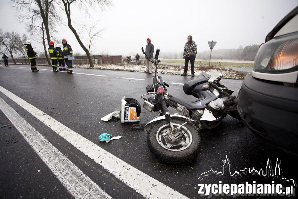 Motorower wjechał w osobówkę