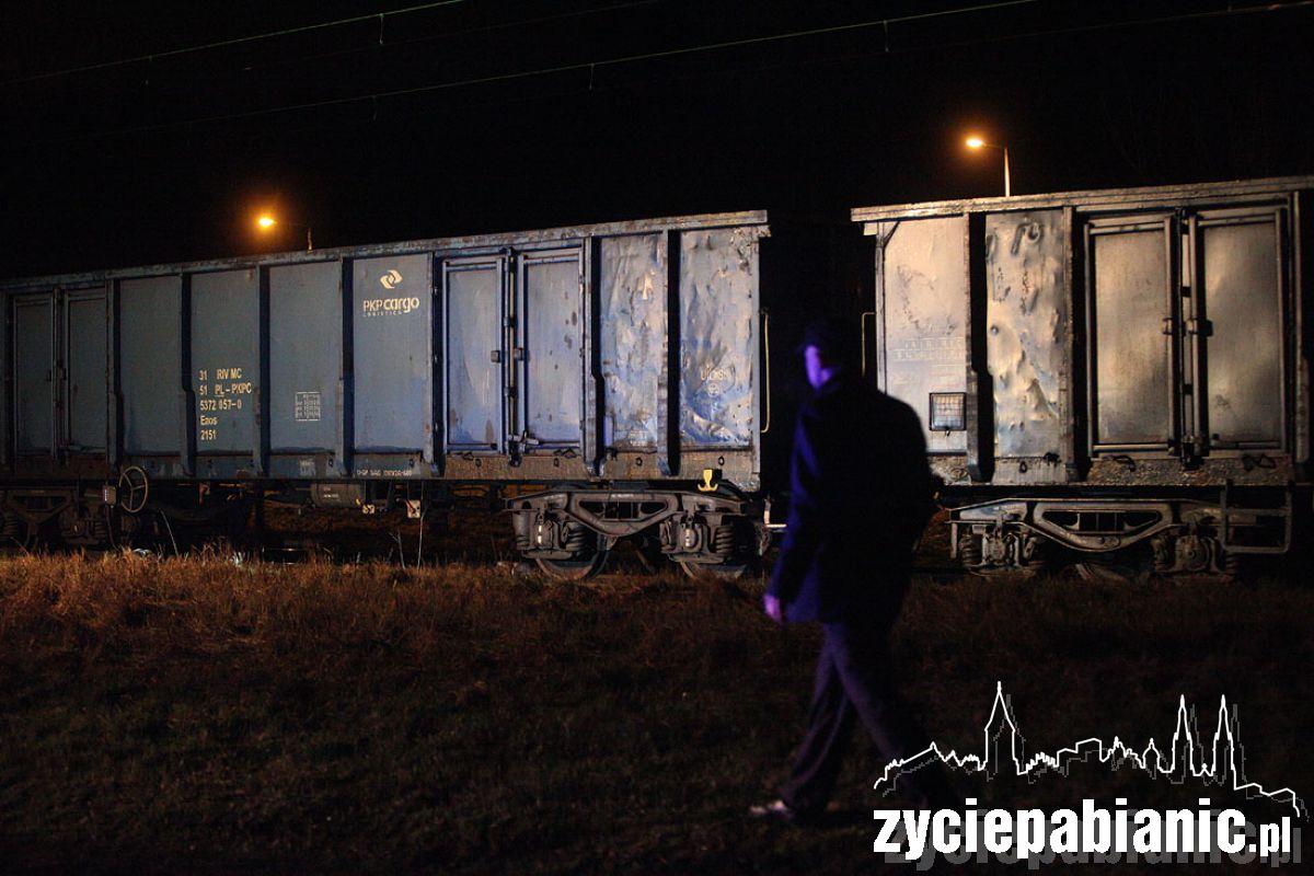 Rzuciła się pod pociąg?