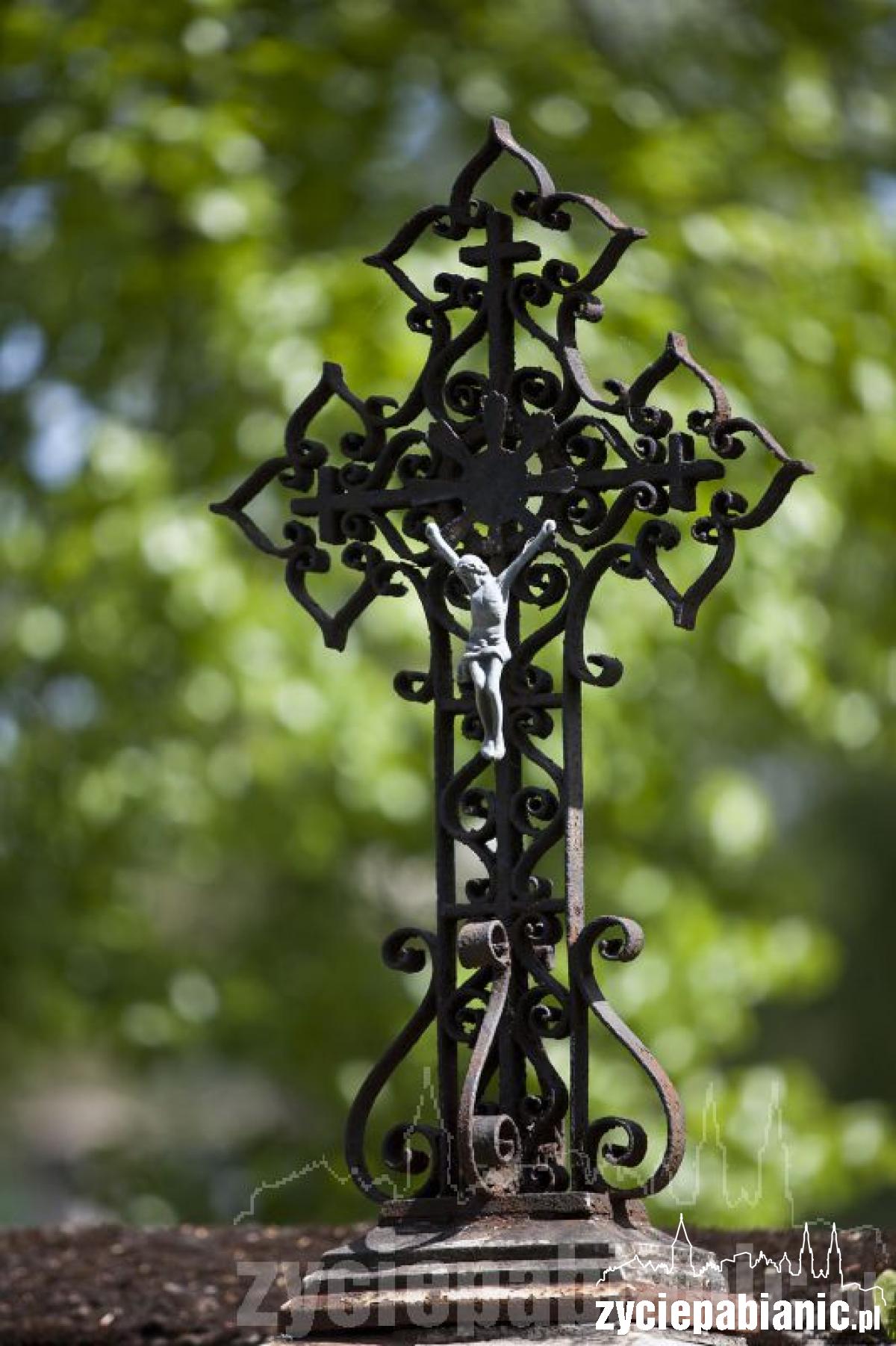 Odnowimy 4 zabytkowe nagrobki