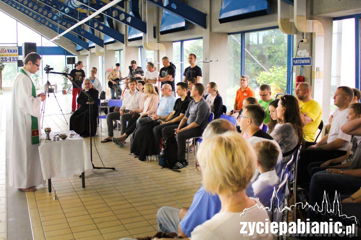 Pielgrzymka wciąż płynie