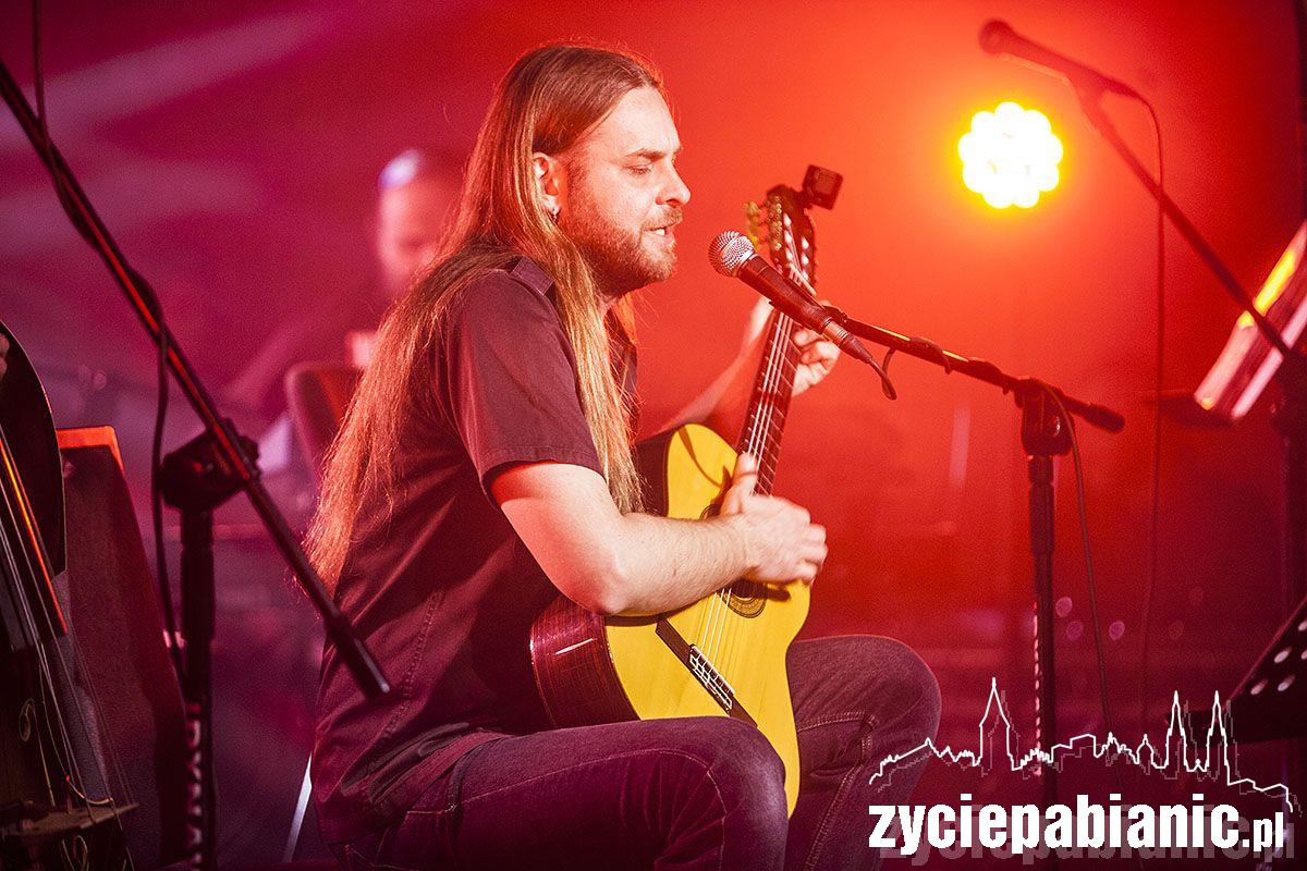 Kazik Staszewski w Pabianicach