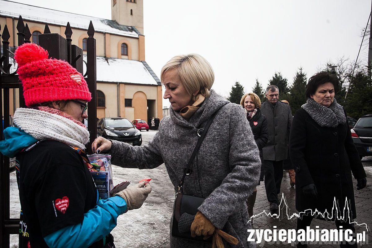 Wolontariusze z terminalem