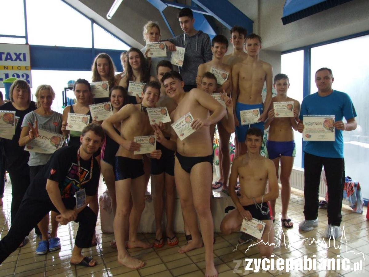 Orkiestra na basenie