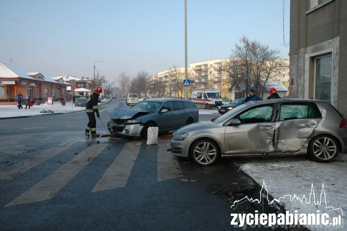 Spojrzał na nawigację i... spowodował wypadek