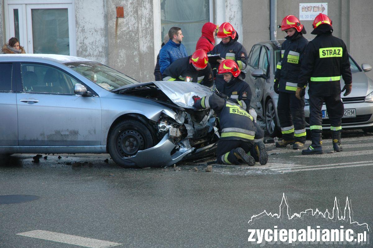 Spojrzał na nawigację i... spowodował wypadek