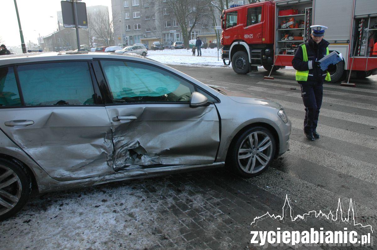 Spojrzał na nawigację i... spowodował wypadek