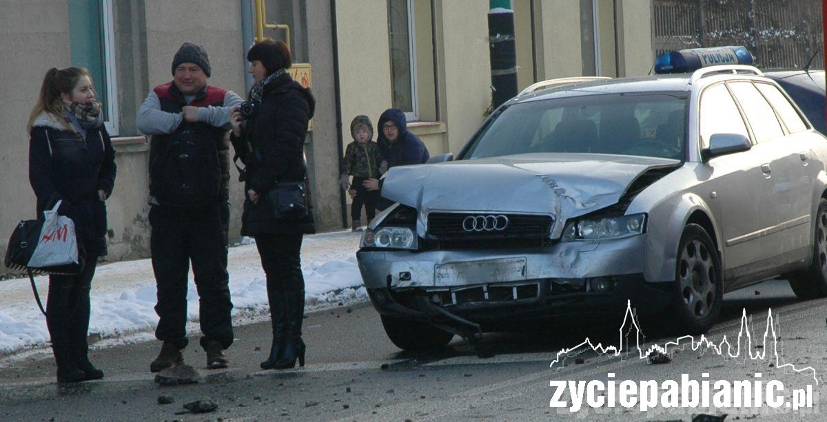 Spojrzał na nawigację i... spowodował wypadek