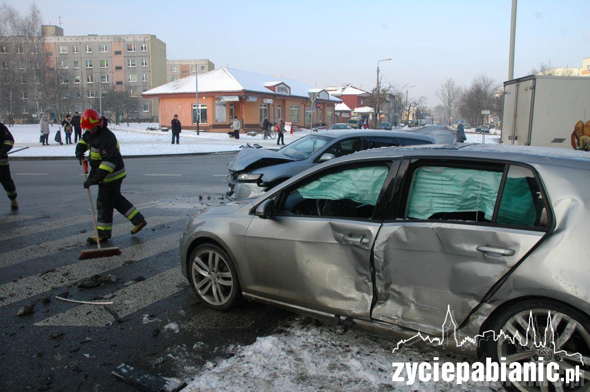 Spojrzał na nawigację i... spowodował wypadek