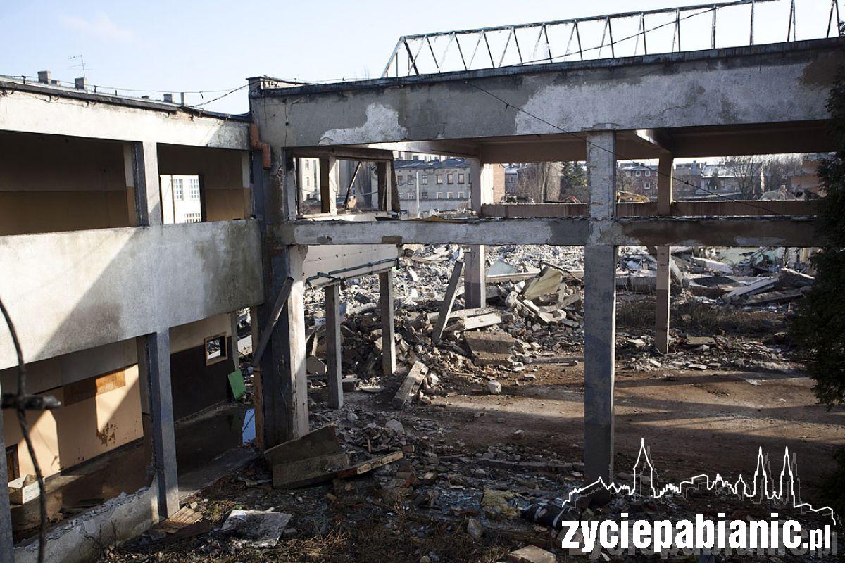 Tu będzie basen i lodowisko