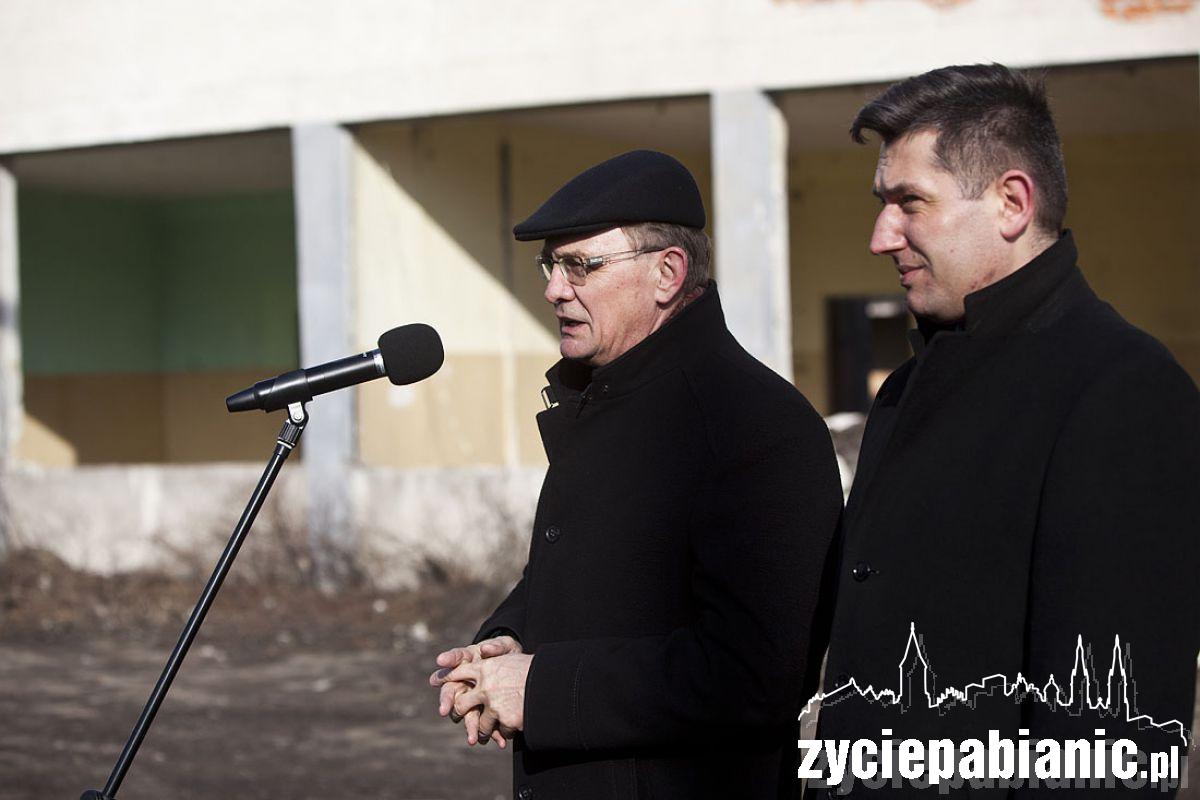 Tu będzie basen i lodowisko