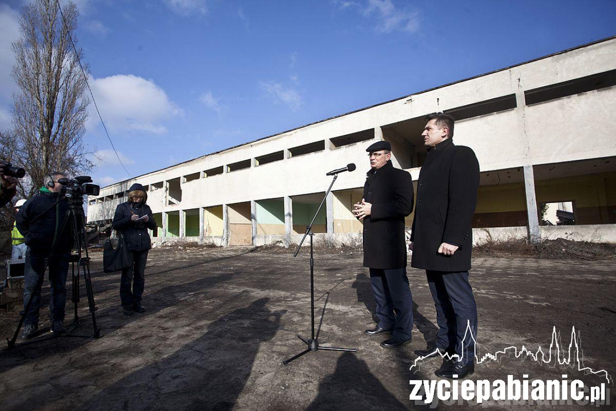 Tu będzie basen i lodowisko