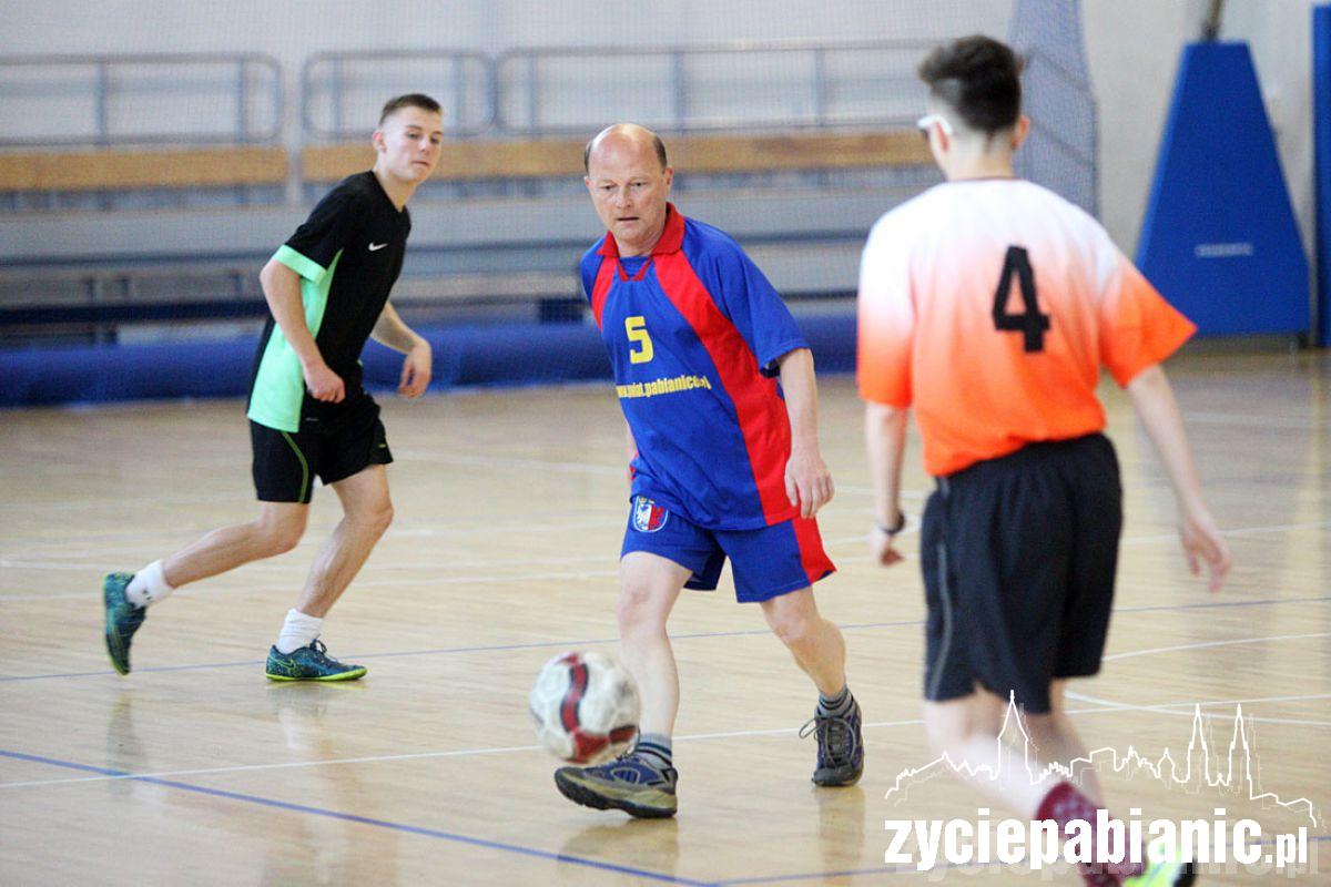 Nauczyciele vs uczennice II LO