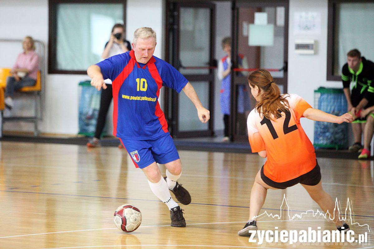 Nauczyciele vs uczennice II LO