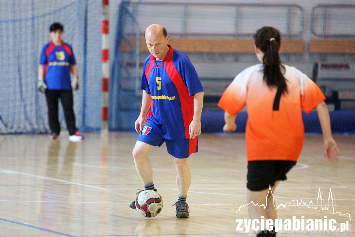 Nauczyciele vs uczennice II LO