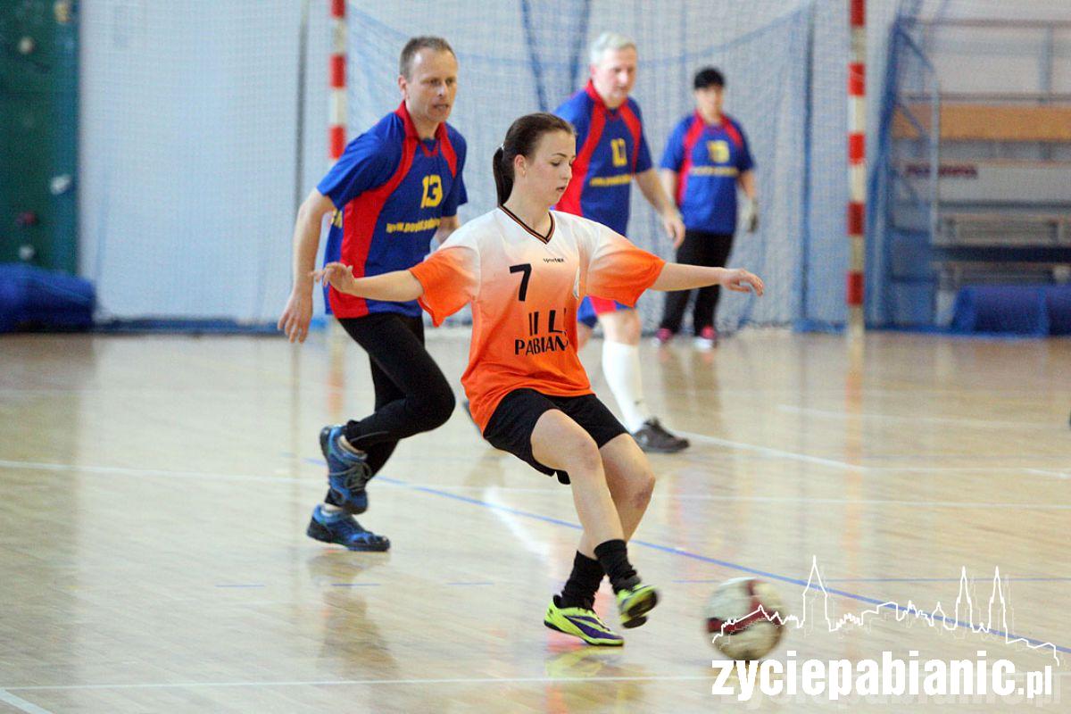 Nauczyciele vs uczennice II LO
