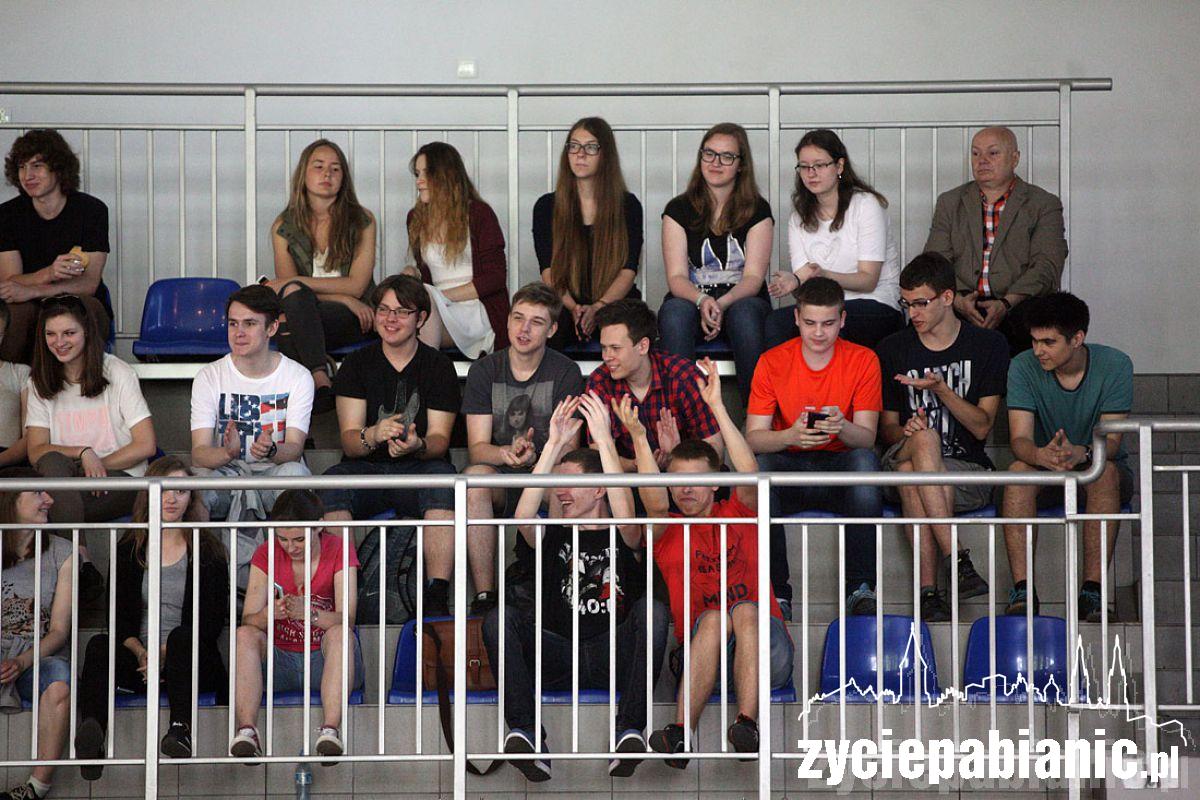 Nauczyciele vs uczennice II LO