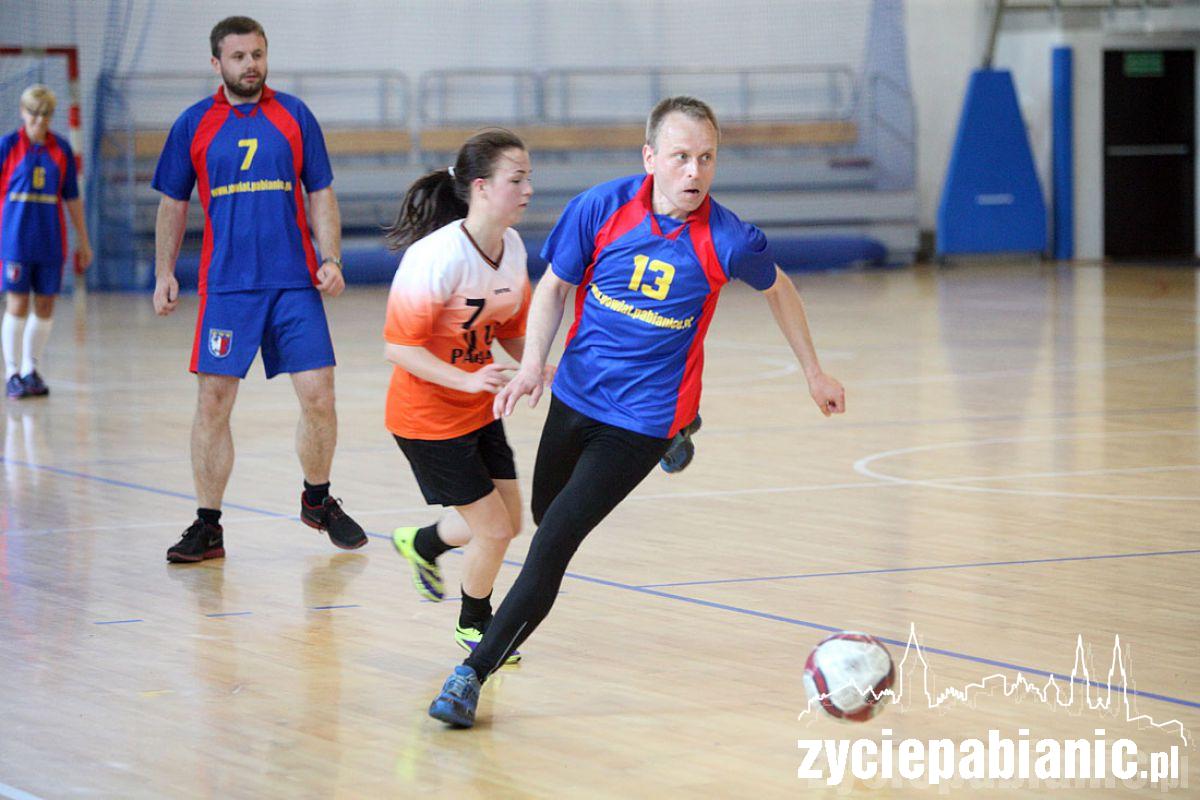 Nauczyciele vs uczennice II LO